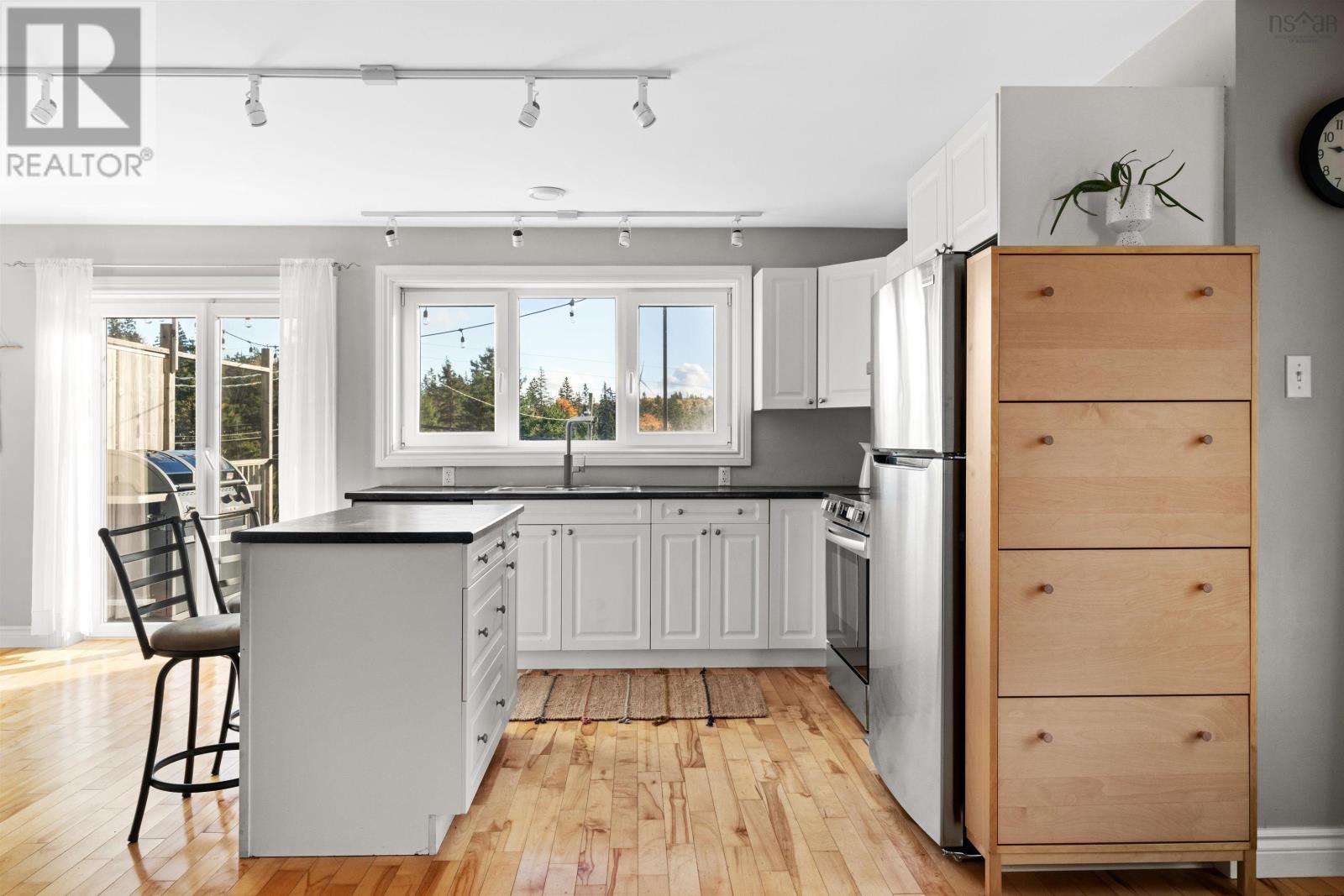 735 Terence Bay Road, Terence Bay, Nova Scotia  B3T 1X2 - Photo 22 - 202426738