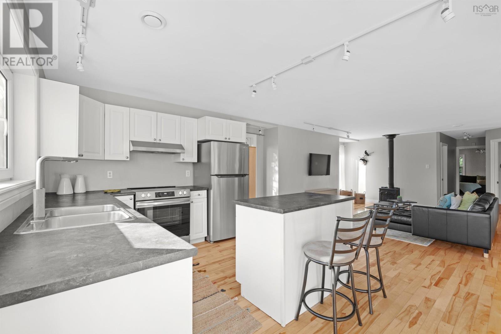 735 Terence Bay Road, Terence Bay, Nova Scotia  B3T 1X2 - Photo 25 - 202426738