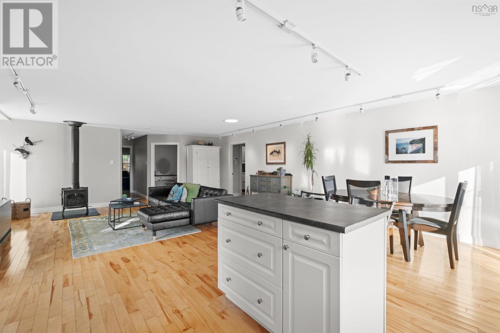 735 Terence Bay Road, Terence Bay, Nova Scotia  B3T 1X2 - Photo 26 - 202426738