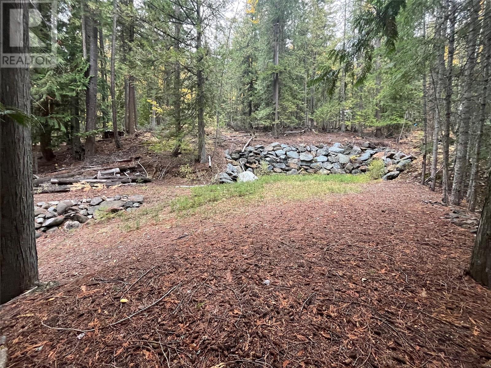7423 Anglemont Way, Anglemont, British Columbia  V0E 1M8 - Photo 5 - 10328670