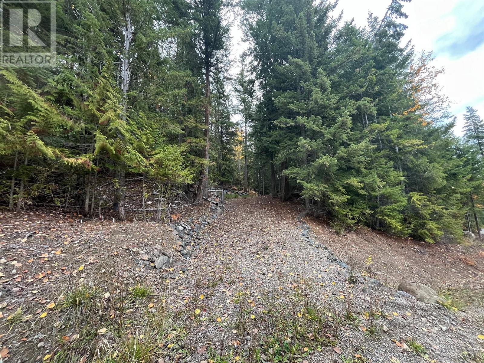 7423 Anglemont Way, Anglemont, British Columbia  V0E 1M8 - Photo 6 - 10328670