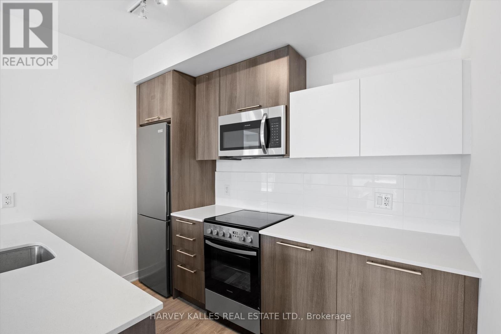 1004 - 25 Neighbourhood Lane, Toronto, Ontario  M8Y 0C3 - Photo 6 - W10421326