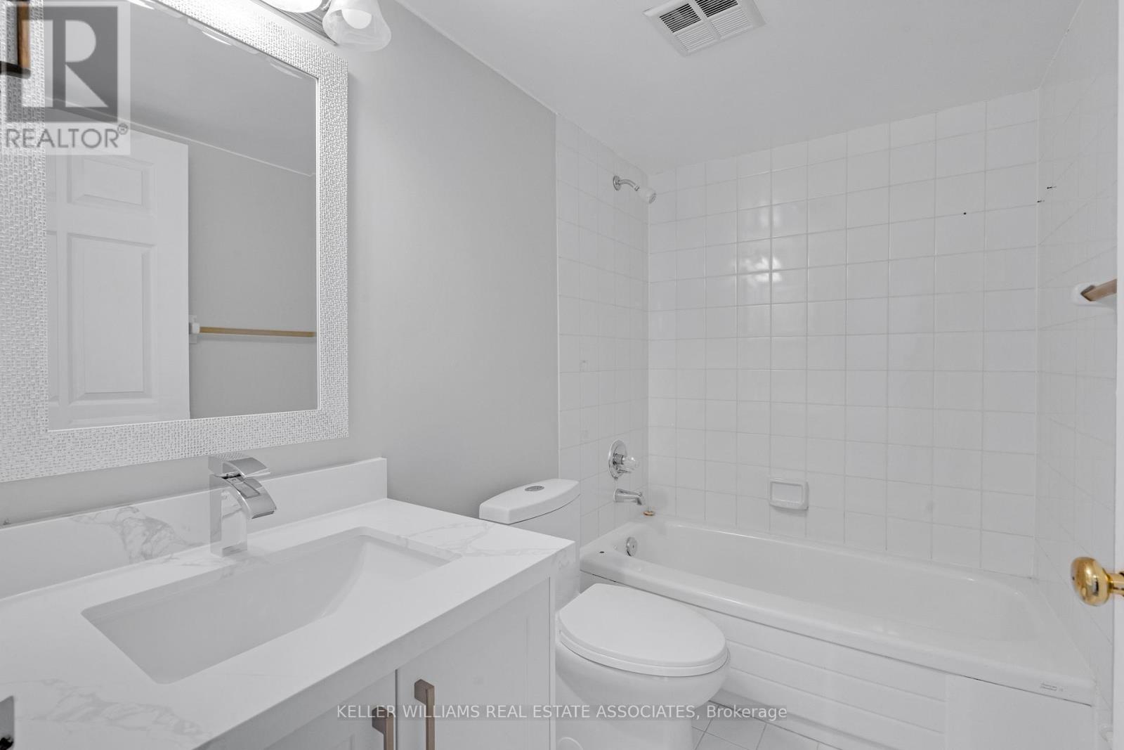 208 - 330 Rathburn Road W, Mississauga, Ontario  L5B 3Y1 - Photo 23 - W10426715