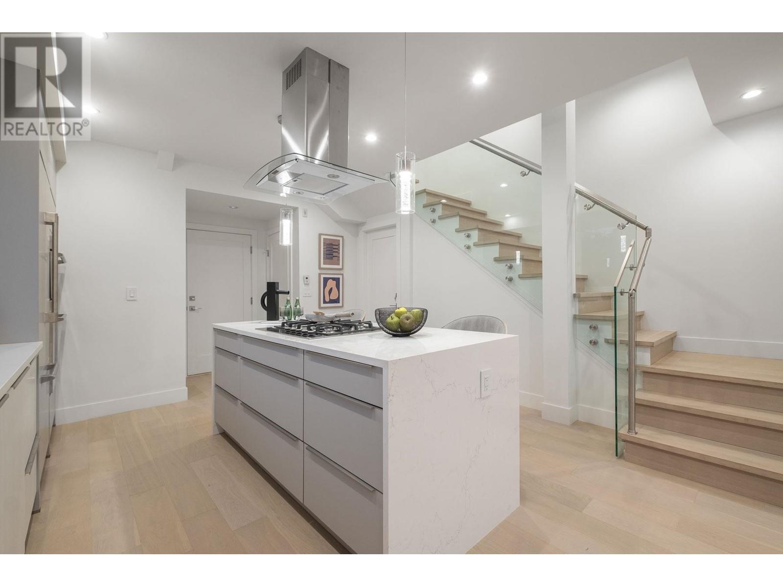 2 432 E 1st Street, North Vancouver, British Columbia  V7L 1B7 - Photo 7 - R2944789