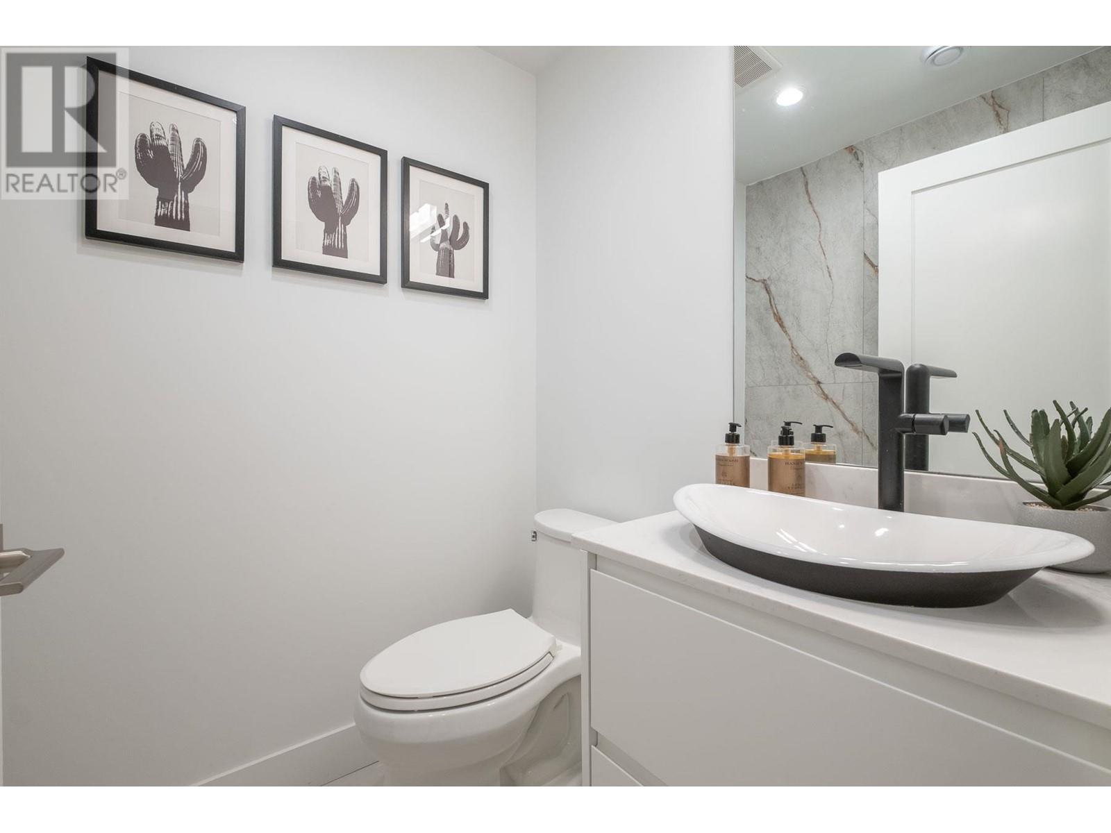 2 432 E 1st Street, North Vancouver, British Columbia  V7L 1B7 - Photo 8 - R2944789