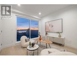 2 432 E 1ST STREET, North Vancouver, British Columbia