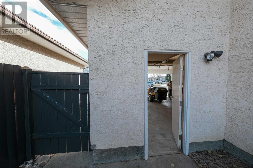 3 Mt Blakiston Place W, Lethbridge, Alberta  T1K 6M4 - Photo 35 - A2179546