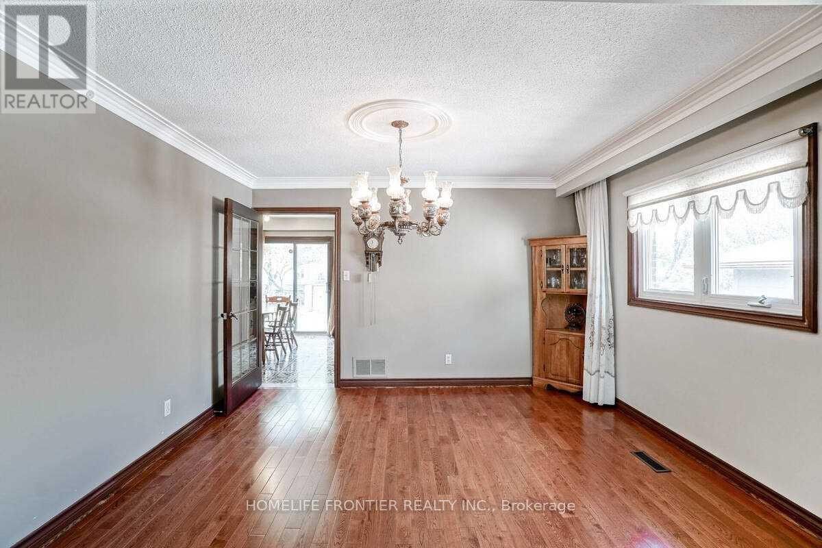 28 Barker Avenue, Toronto, Ontario  M9V 1E5 - Photo 12 - W10425971