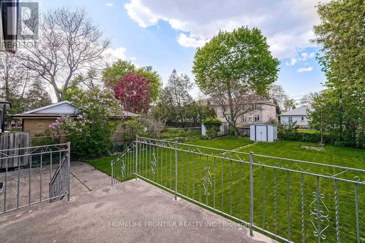 28 Barker Avenue, Toronto, Ontario  M9V 1E5 - Photo 32 - W10425971