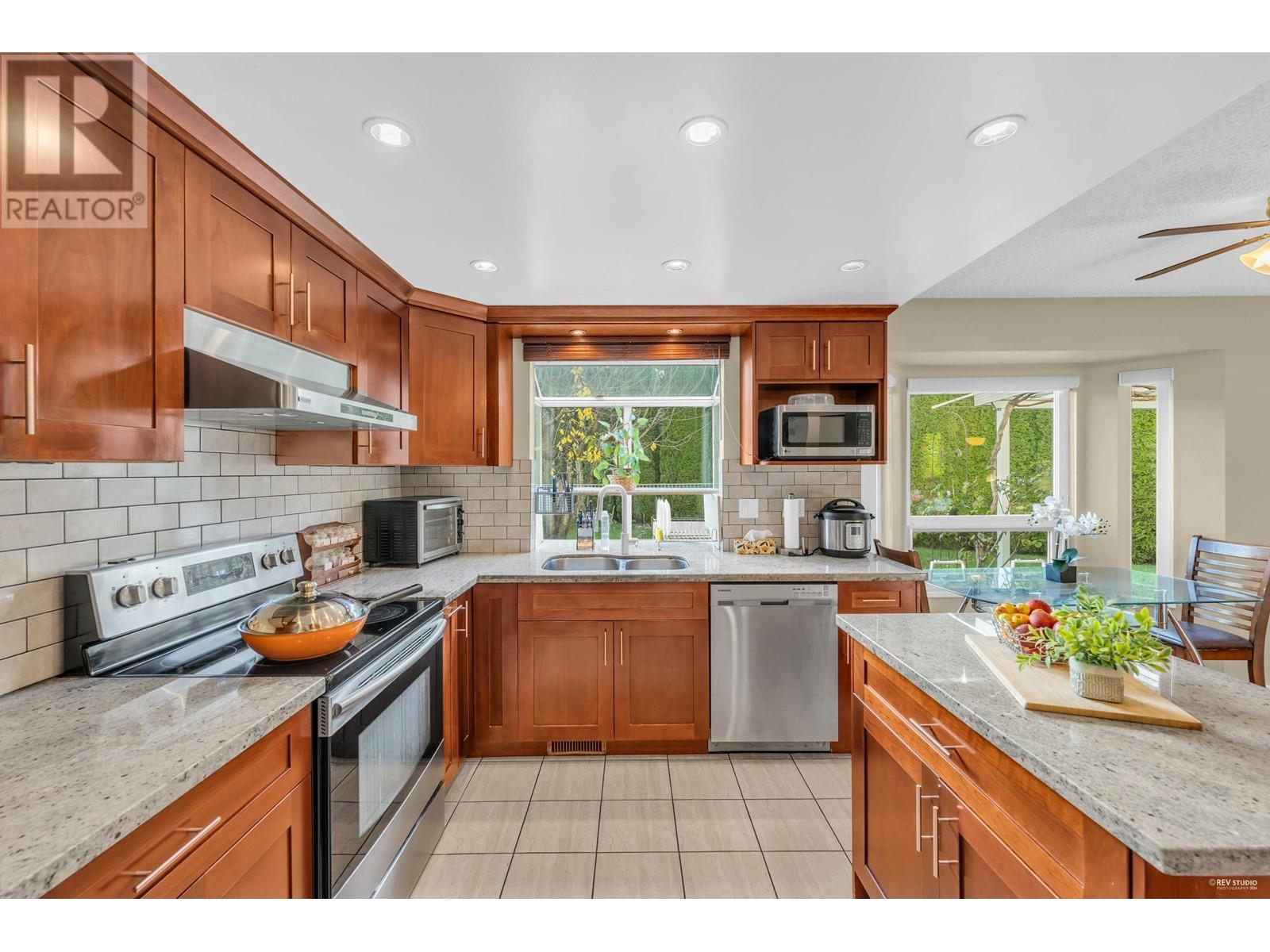 Listing Picture 11 of 39 : 8851 DOLPHIN COURT, Richmond / 烈治文 - 魯藝地產 Yvonne Lu Group - MLS Medallion Club Member