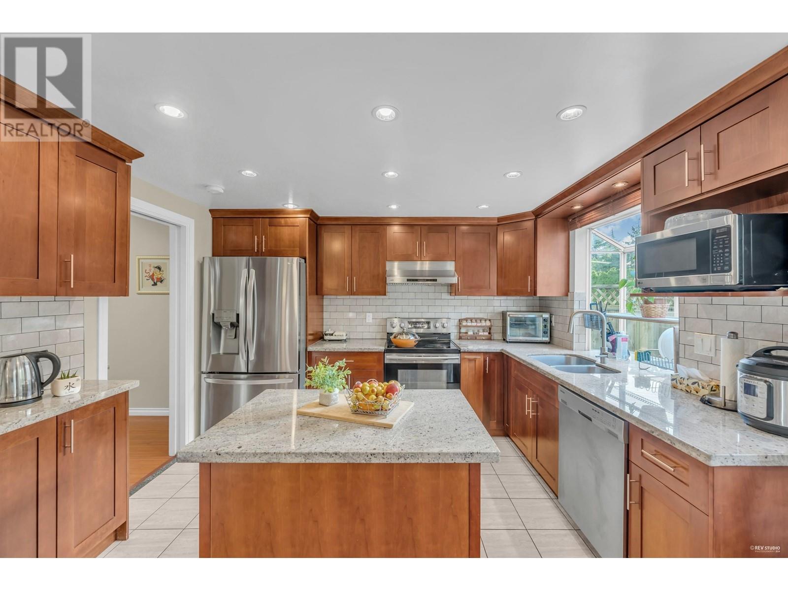Listing Picture 12 of 39 : 8851 DOLPHIN COURT, Richmond / 烈治文 - 魯藝地產 Yvonne Lu Group - MLS Medallion Club Member