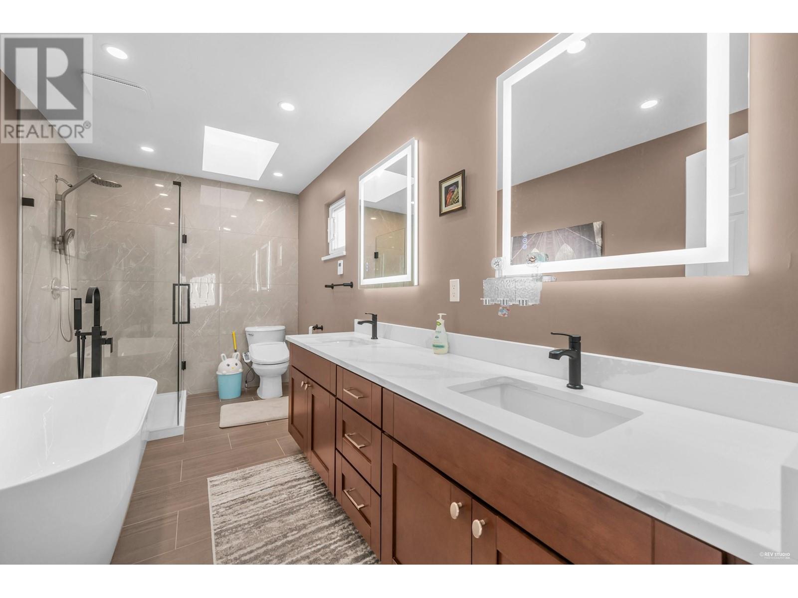Listing Picture 23 of 39 : 8851 DOLPHIN COURT, Richmond / 烈治文 - 魯藝地產 Yvonne Lu Group - MLS Medallion Club Member
