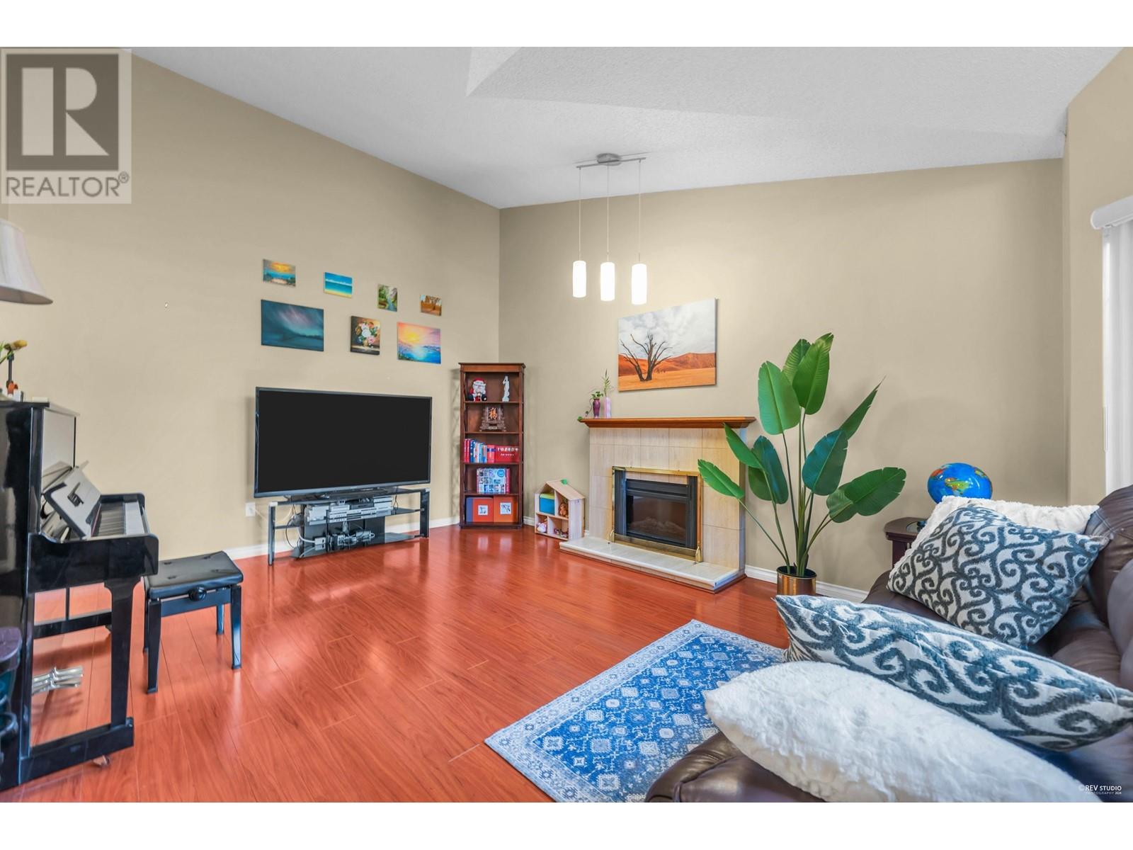 Listing Picture 3 of 39 : 8851 DOLPHIN COURT, Richmond / 烈治文 - 魯藝地產 Yvonne Lu Group - MLS Medallion Club Member