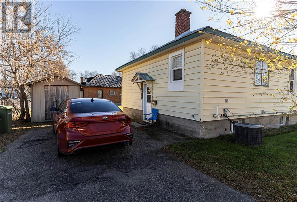 671 Gordon Street, Pembroke, Ontario  K8A 6J7 - Photo 3 - 1417739