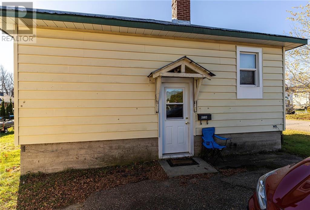 671 Gordon Street, Pembroke, Ontario  K8A 6J7 - Photo 4 - 1417739