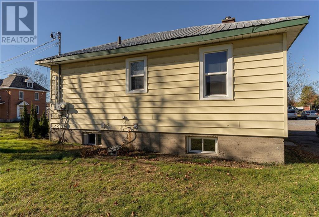 671 Gordon Street, Pembroke, Ontario  K8A 6J7 - Photo 5 - 1417739