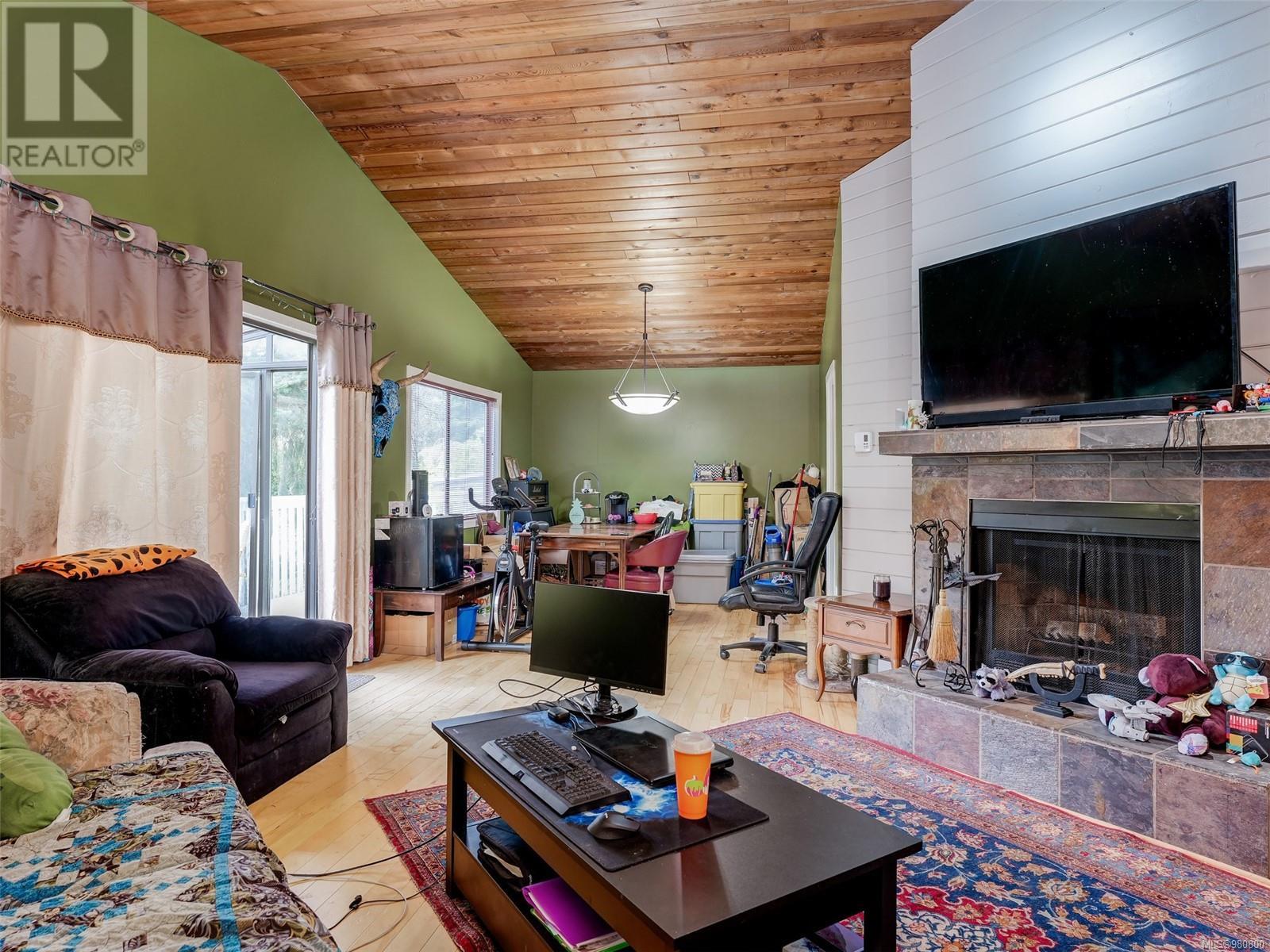 Property at 1544 Granada Cres image 3