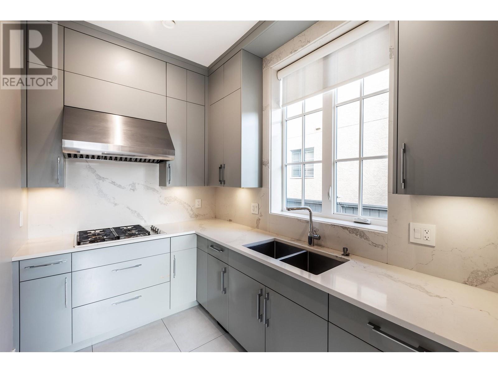 Listing Picture 16 of 40 : 2638 W 22ND AVENUE, Vancouver / 溫哥華 - 魯藝地產 Yvonne Lu Group - MLS Medallion Club Member