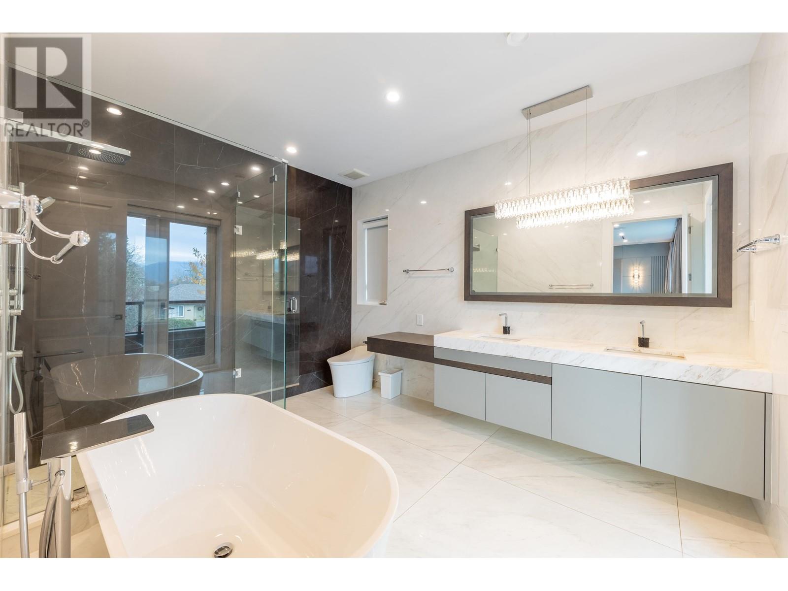 Listing Picture 24 of 40 : 2638 W 22ND AVENUE, Vancouver / 溫哥華 - 魯藝地產 Yvonne Lu Group - MLS Medallion Club Member