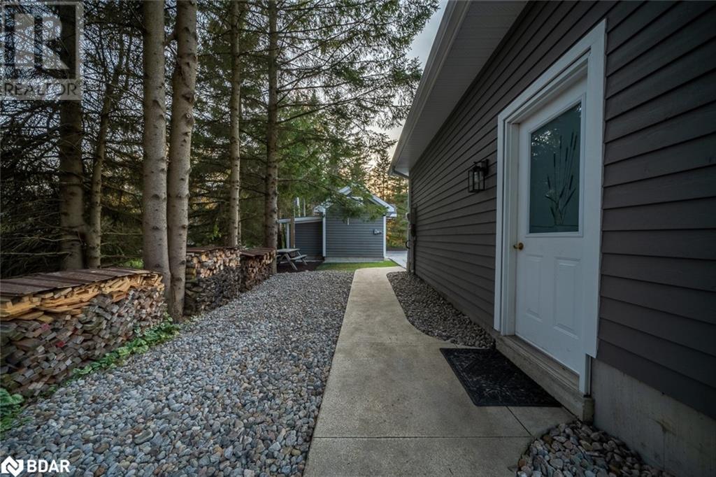 8 Crystalwood Lane, Midhurst, Ontario  L0L 1X0 - Photo 4 - 40678073