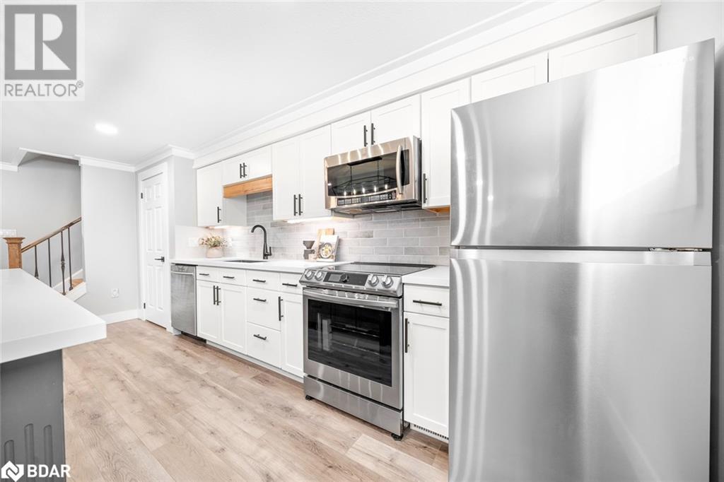 8 Crystalwood Lane, Midhurst, Ontario  L0L 1X0 - Photo 28 - 40678073