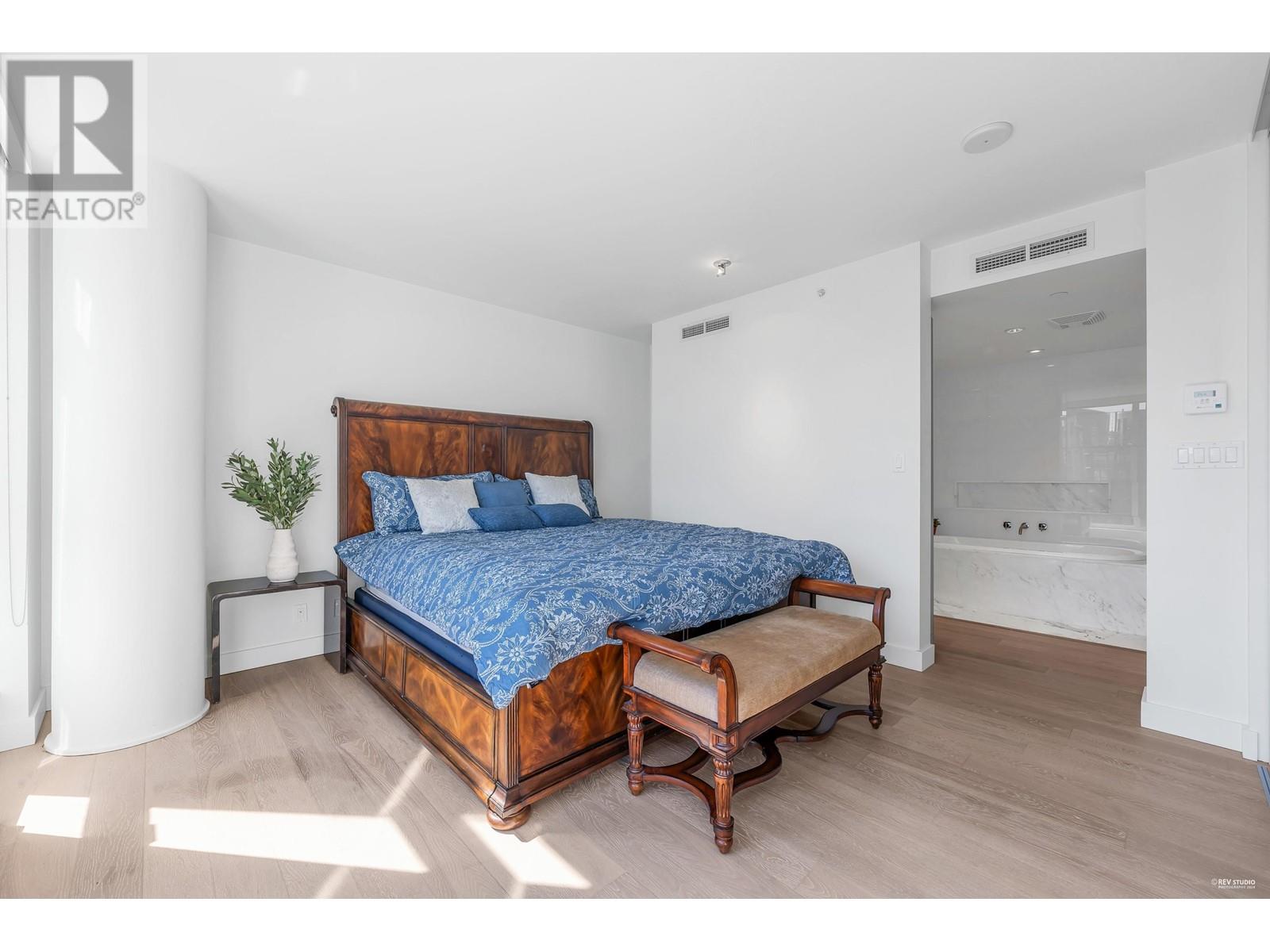 Listing Picture 22 of 40 : 2302 1499 W PENDER STREET, Vancouver / 溫哥華 - 魯藝地產 Yvonne Lu Group - MLS Medallion Club Member