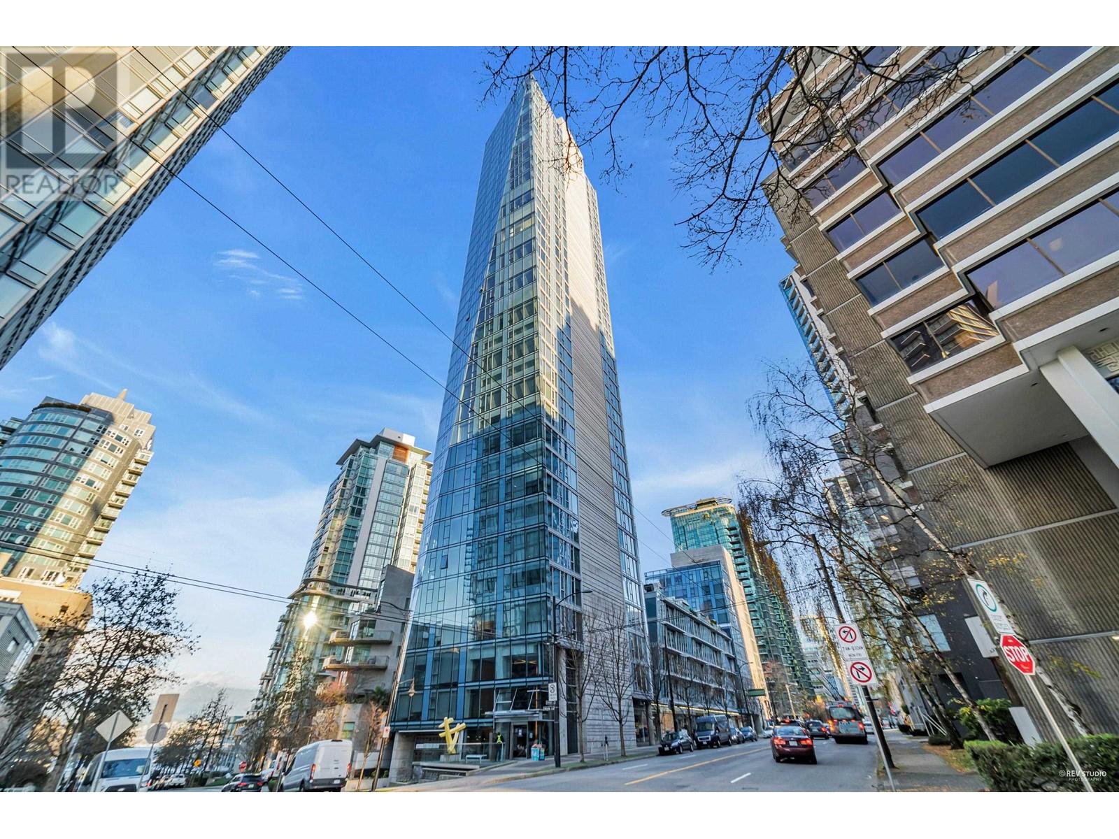 Listing Picture 39 of 40 : 2302 1499 W PENDER STREET, Vancouver / 溫哥華 - 魯藝地產 Yvonne Lu Group - MLS Medallion Club Member