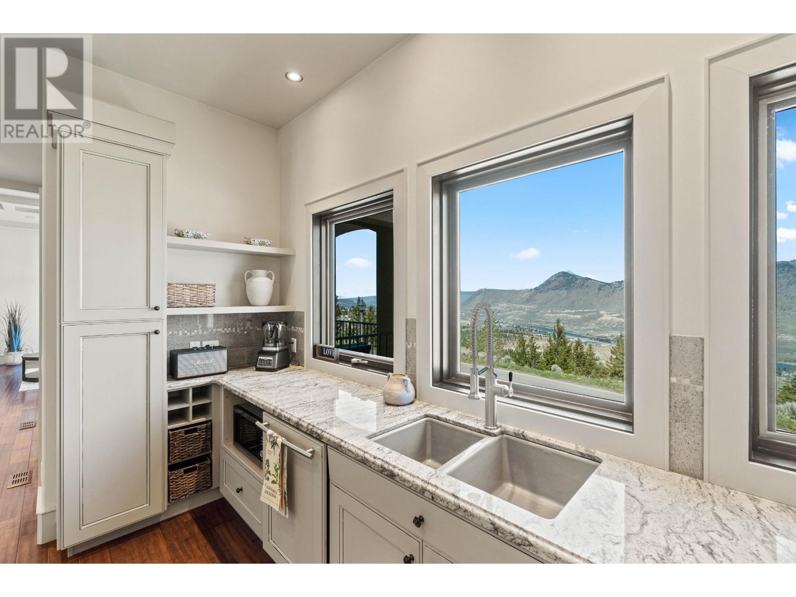 1709 CHEAKAMUS Drive Kamloops