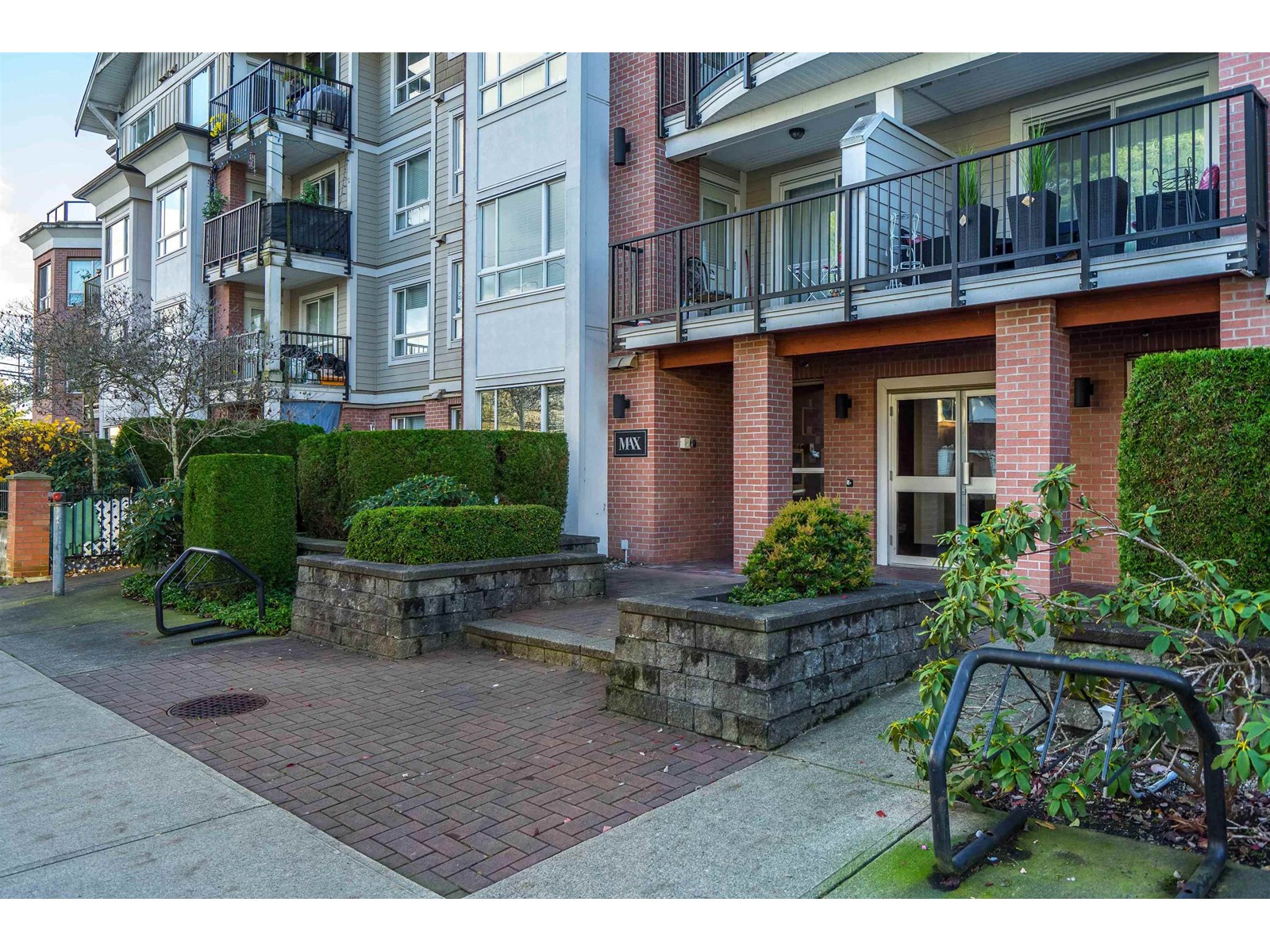 313 14960 102a Avenue, Surrey, British Columbia  V3R 6A3 - Photo 4 - R2944537