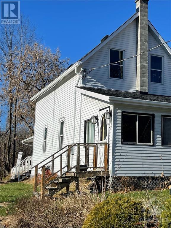 105 Langstaff Drive, Carp, Ontario  K0A 1L0 - Photo 1 - 1417496