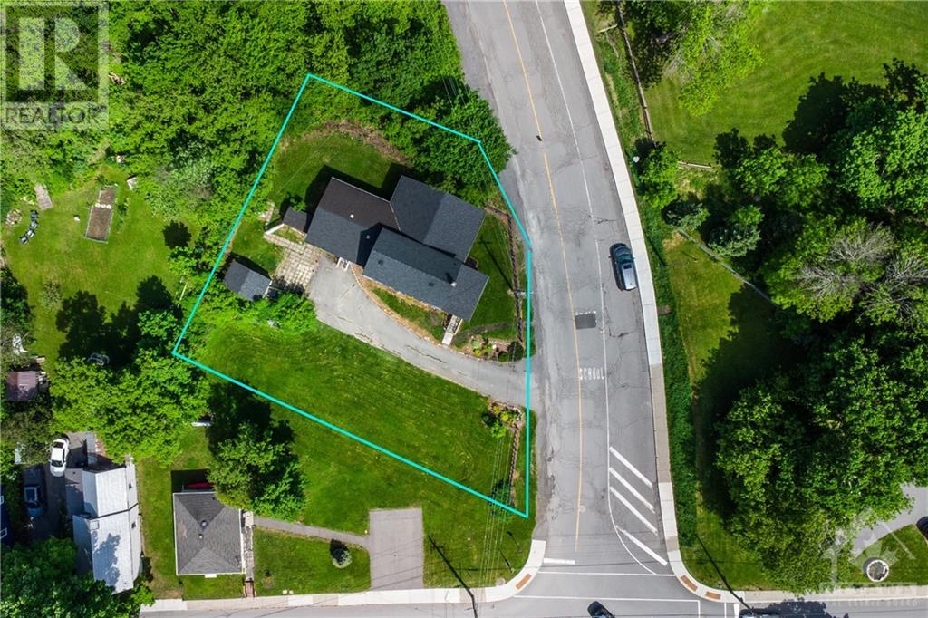 105 Langstaff Drive, Carp, Ontario  K0A 1L0 - Photo 2 - 1417496