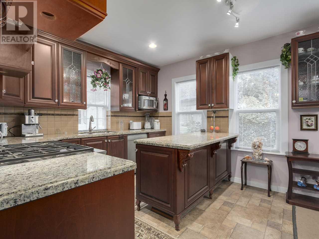 281 Tyee Drive, North Vancouver, British Columbia  V7M 1K2 - Photo 6 - R2944917