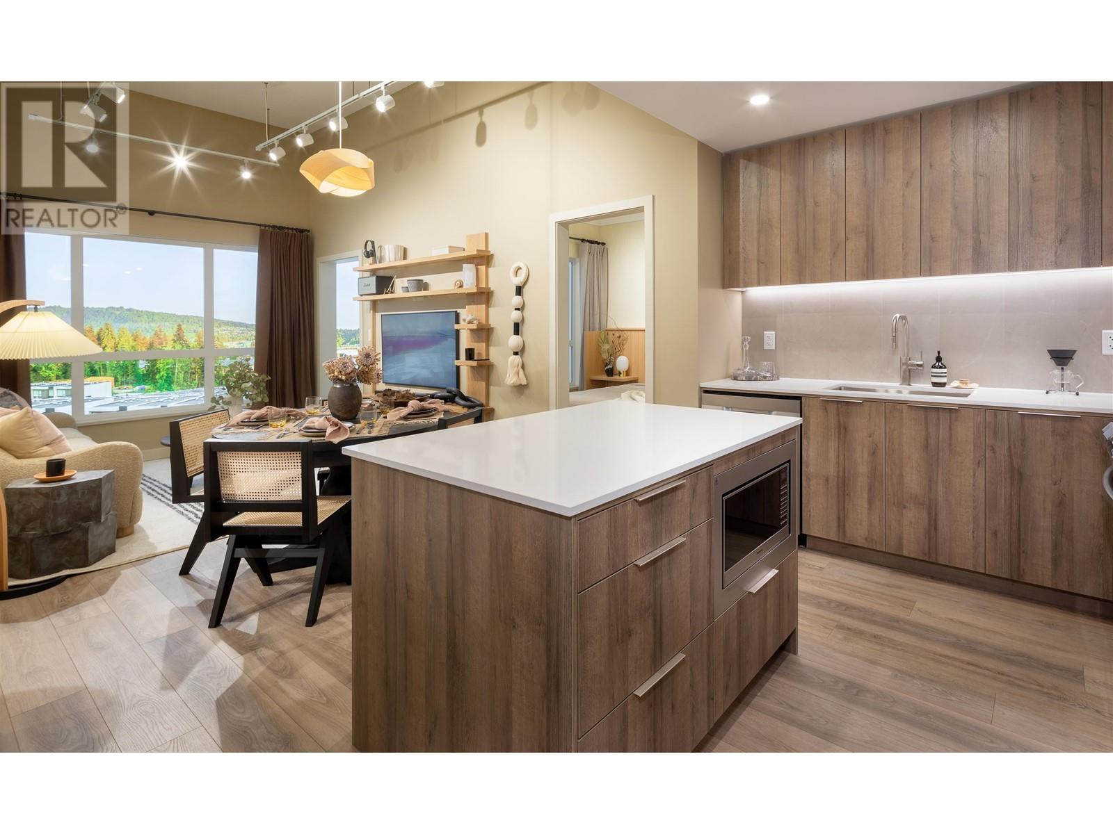 205 3594 Malsum Drive, North Vancouver, British Columbia  V0V 0V0 - Photo 2 - R2944665