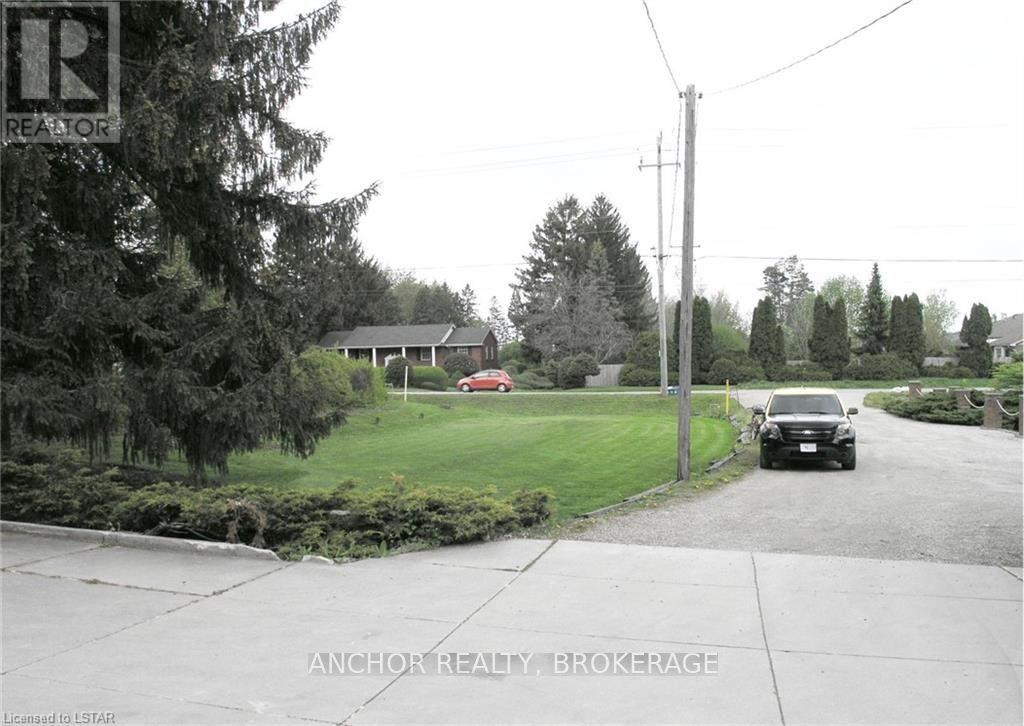 Photo 10 of 13 for 620 Commissioners Road W