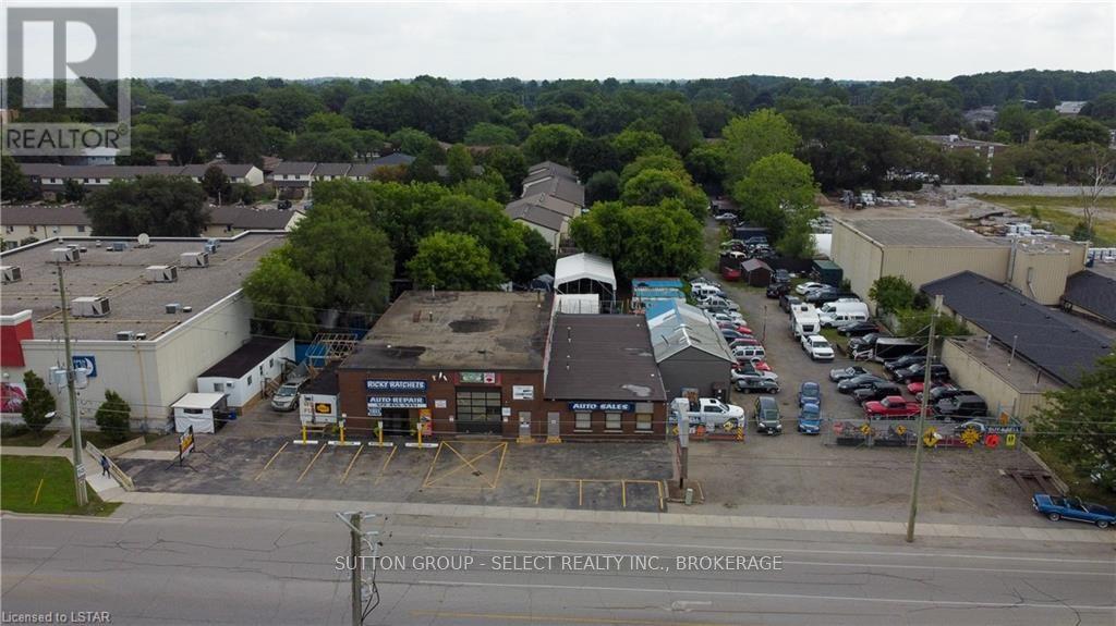 140 CLARKE ROAD, London, Ontario