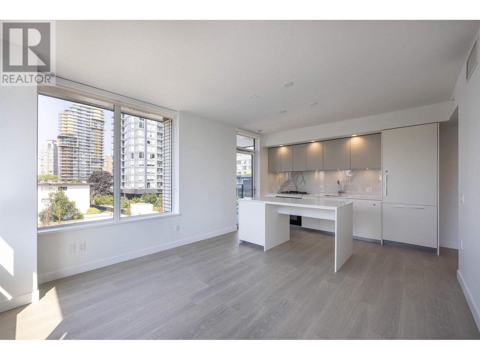 Listing Picture 12 of 39 : 207 6537 TELFORD AVENUE, Burnaby / 本拿比 - 魯藝地產 Yvonne Lu Group - MLS Medallion Club Member