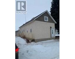 124 1st Avenue E, Gravelbourg, Ca