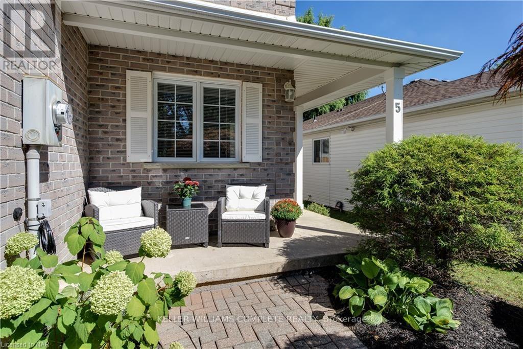 Property at 5 SADDLER STREET N image 3