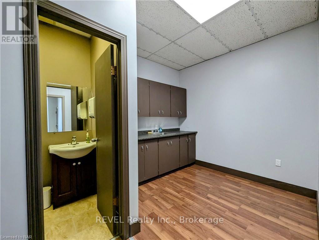 302 - 112 Queenston Street, St. Catharines, Ontario  L2R 2Z4 - Photo 5 - X9414020