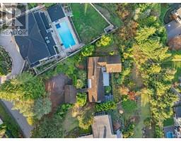 1094 HILLSIDE ROAD, West Vancouver, British Columbia