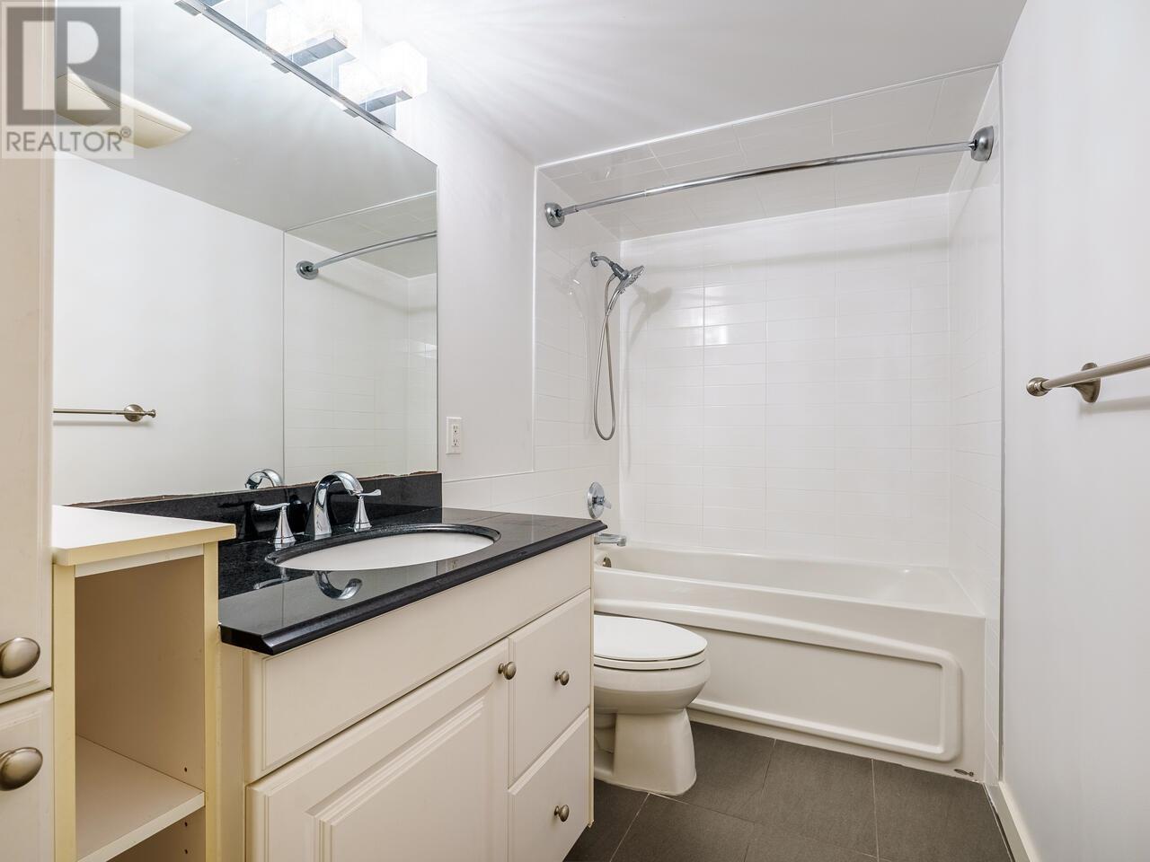 208 2004 Fullerton Avenue, North Vancouver, British Columbia  V7P 3G8 - Photo 16 - R2938131