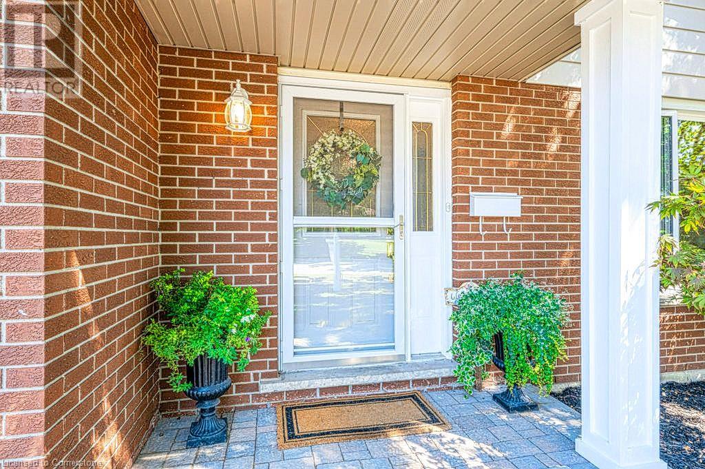 60 Sandsprings Crescent Unit# Upper, Kitchener, Ontario  N2E 2A6 - Photo 2 - 40678483