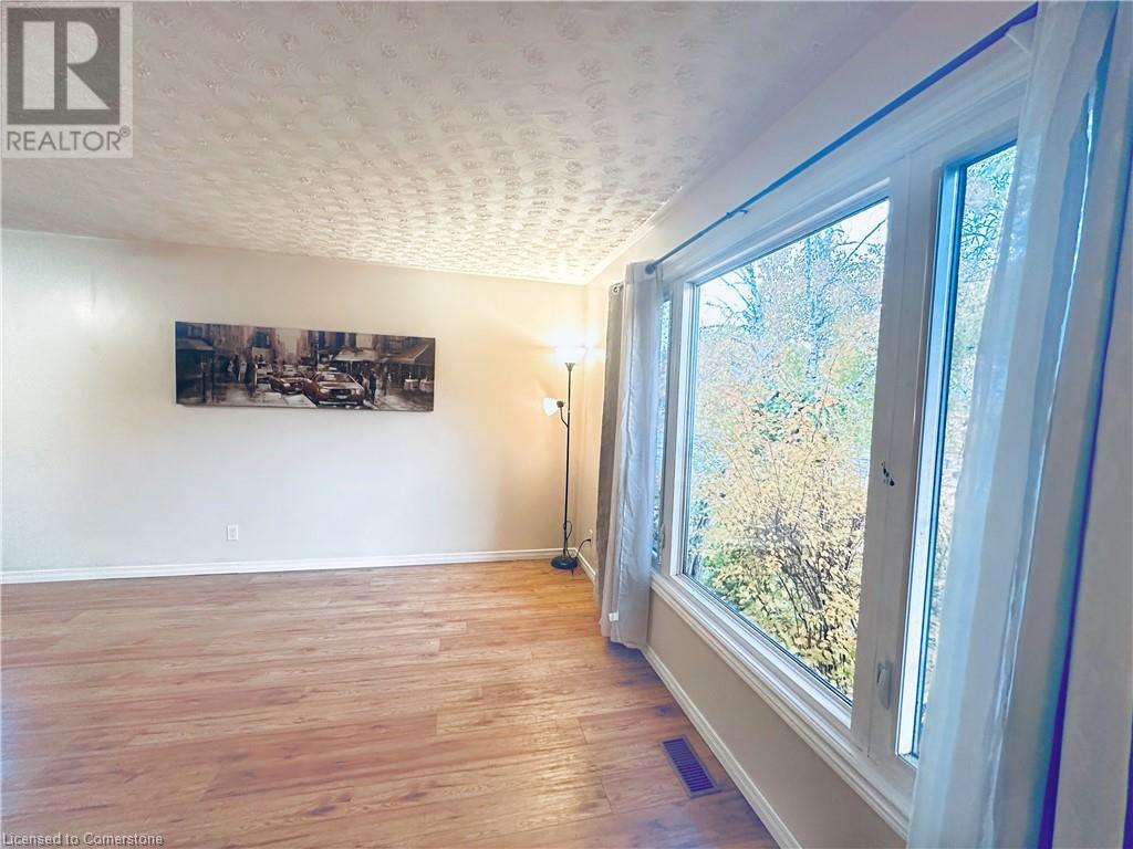 60 Sandsprings Crescent Unit# Upper, Kitchener, Ontario  N2E 2A6 - Photo 3 - 40678483