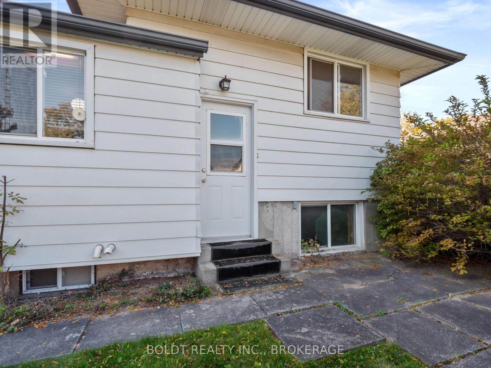 5 Rainbow Drive, St. Catharines, Ontario  L2M 7A2 - Photo 8 - X9770389