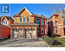 26 SANDFIELD DRIVE, Aurora, Ontario