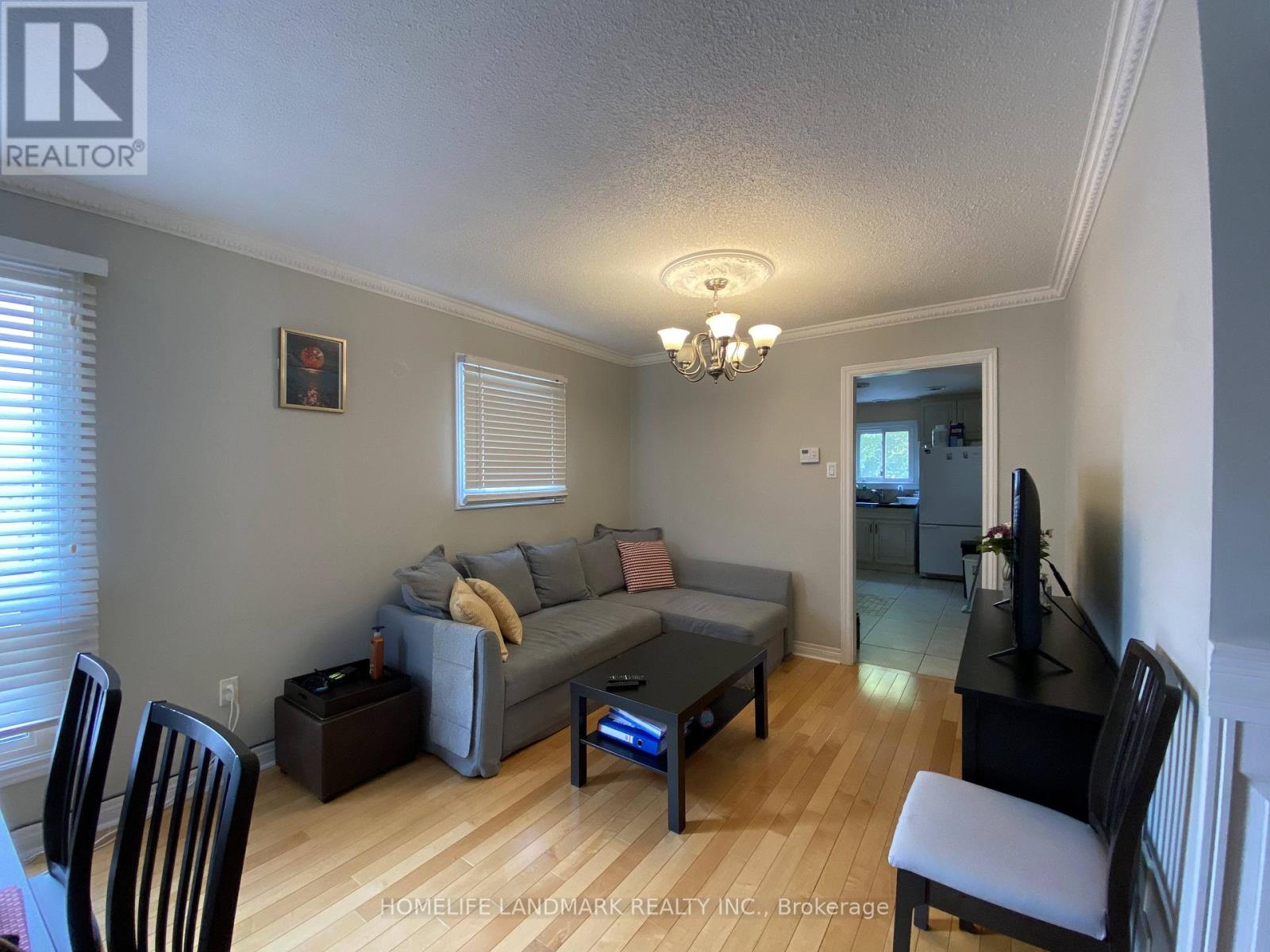 260 Wallenberg Crescent, Mississauga, Ontario  L5B 3N4 - Photo 7 - W10428493