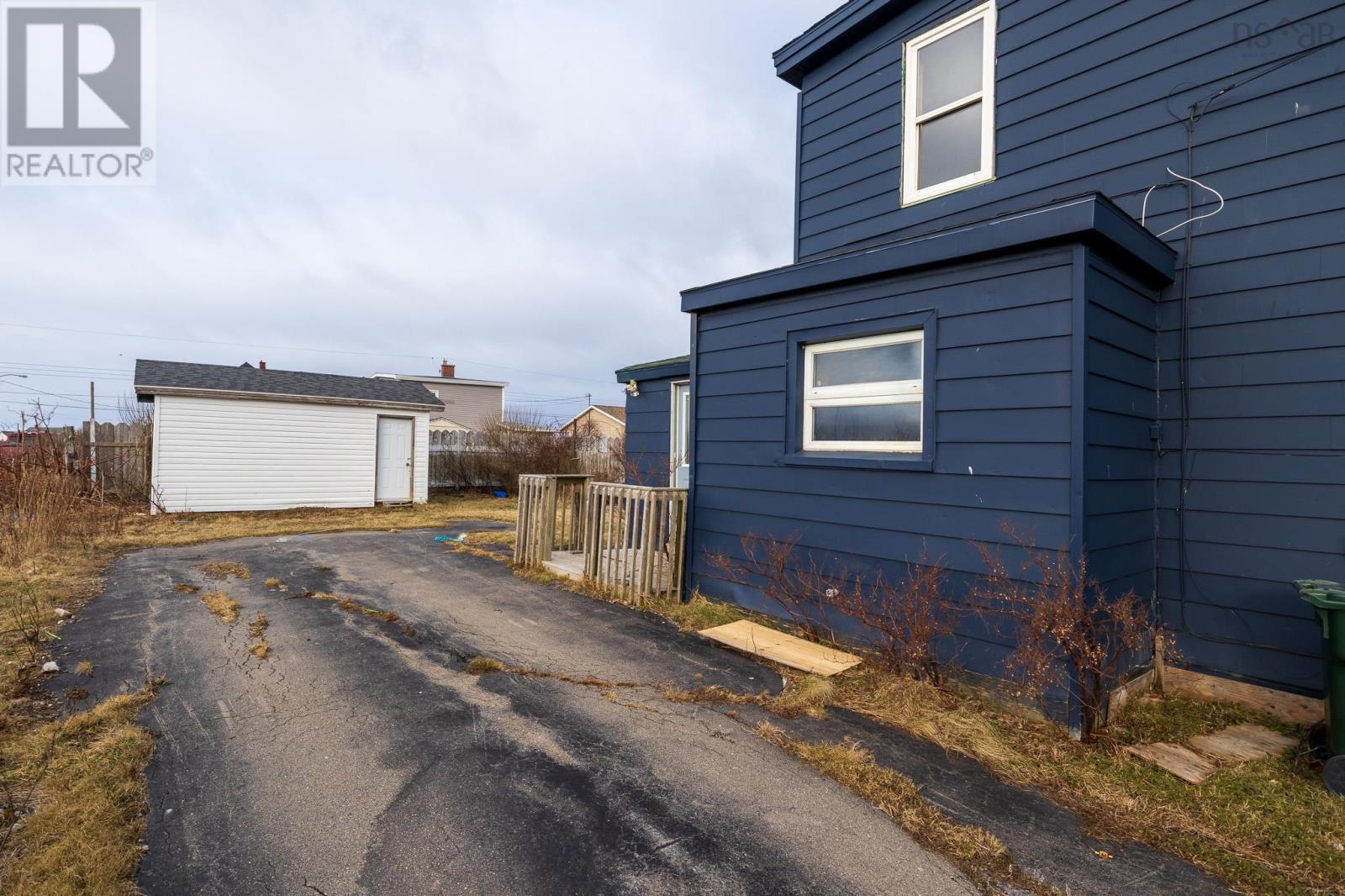 19/21 Tenth Street, Glace Bay, Nova Scotia  B1A 4L6 - Photo 4 - 202423889