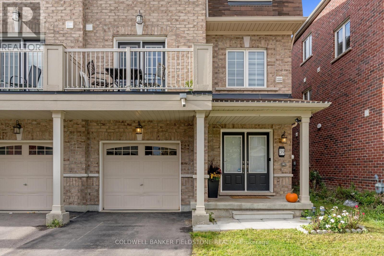 39 Golden Springs Drive, Brampton, Ontario  L7A 4N7 - Photo 2 - W10428555