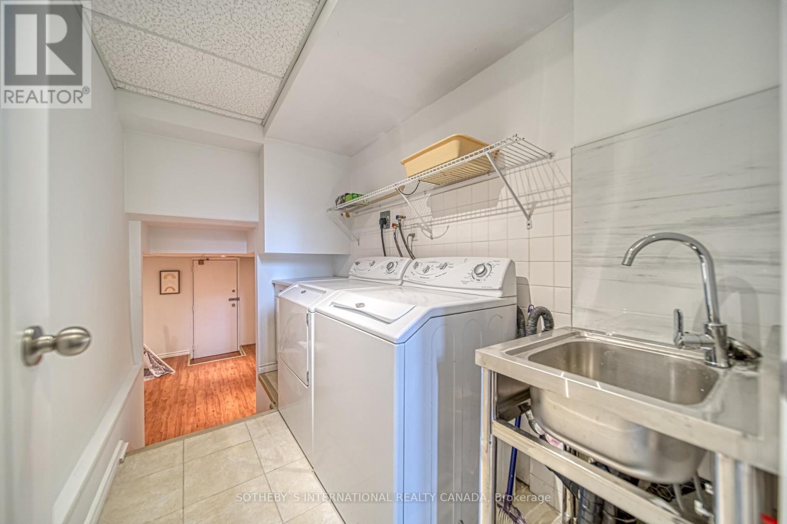 5 - 155 Woodbine Avenue, Toronto, Ontario  M4L 3P1 - Photo 34 - E10428621