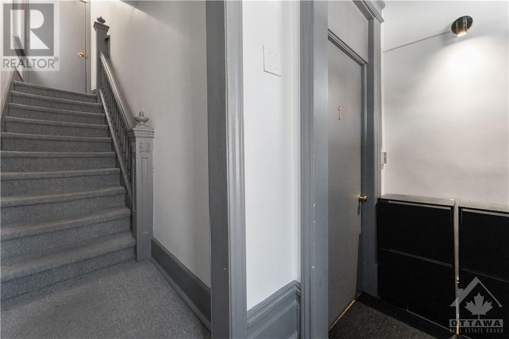 128 Flora StreetOttawa, Ontario  K1R 5R5 - Photo 2 - X10428907